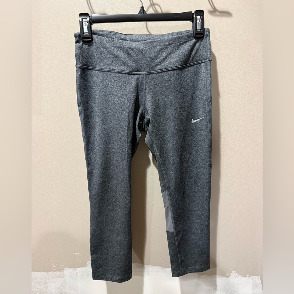 Nike Dri-FIT Mid-Rise Crop Leggings - Picture 1 of 8